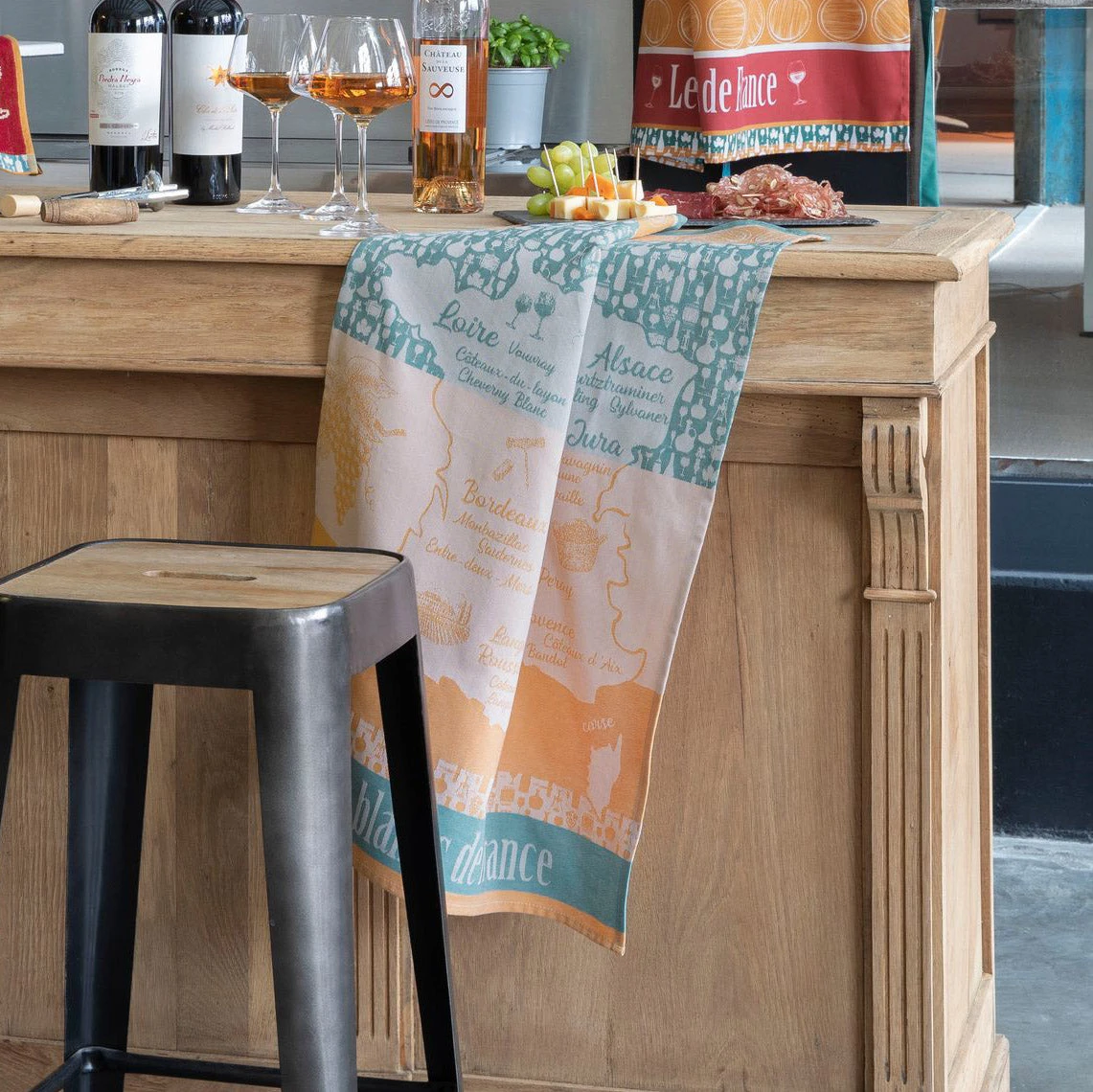 White Wines Of France (Vins Blancs De France) French Jacquard Cotton Dish Towel By Coucke 4 White Wines Of France (Vins Blancs De France) French Jacquard Cotton Dish Towel By Coucke - Image 2